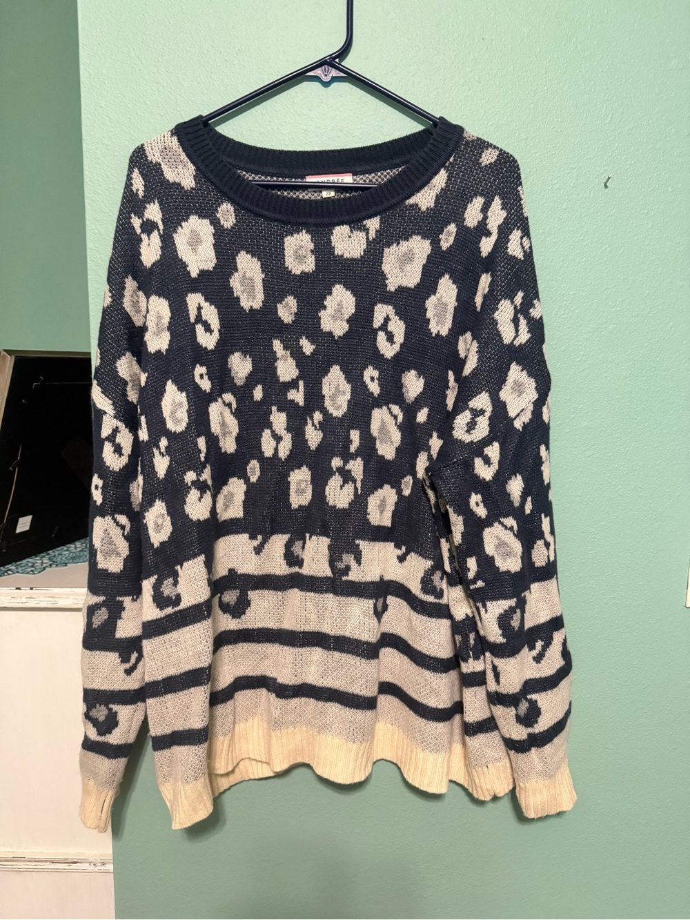 ANDREE BY UNIT Black and Cream Leopard-Stripe Crewneck Sweater - Relaxed Fit